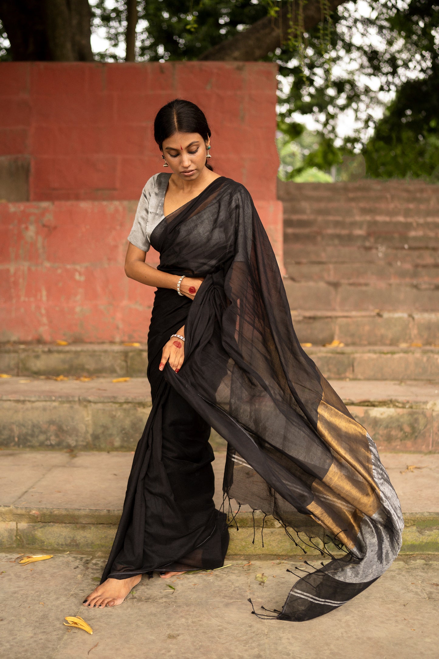 Aaja Nachle I Black cotton handloom saree