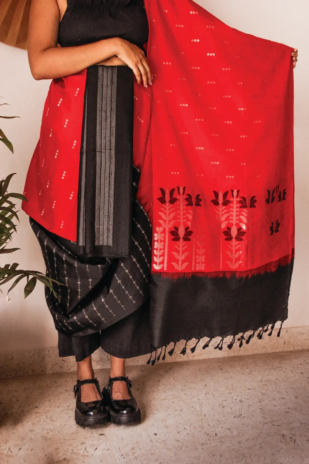 Handloom Red & Black Pure Silk Contemporary Kanchipattu Saree