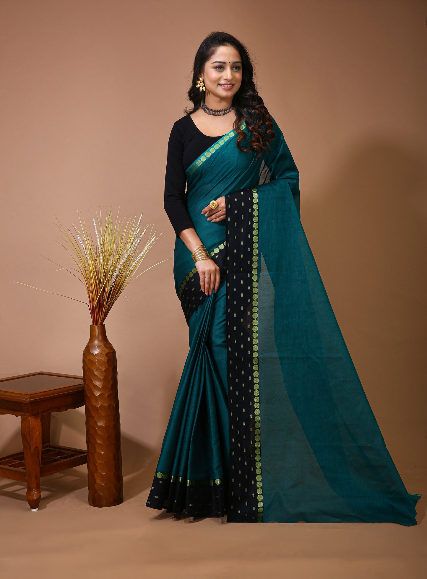 Dori Green Cotton Self Design Saree