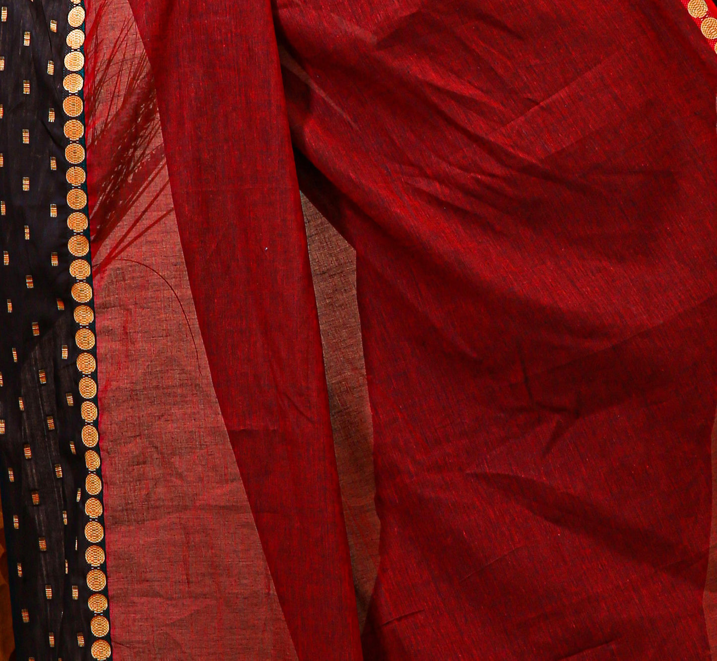 Dori Red Cotton Self Design Saree