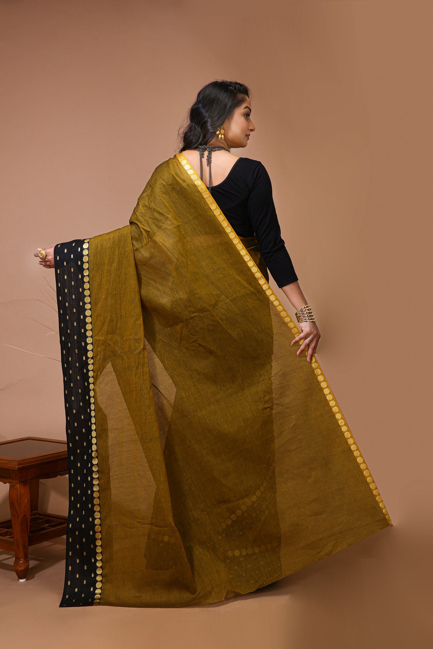 Dori Gold Cotton Self Design Saree