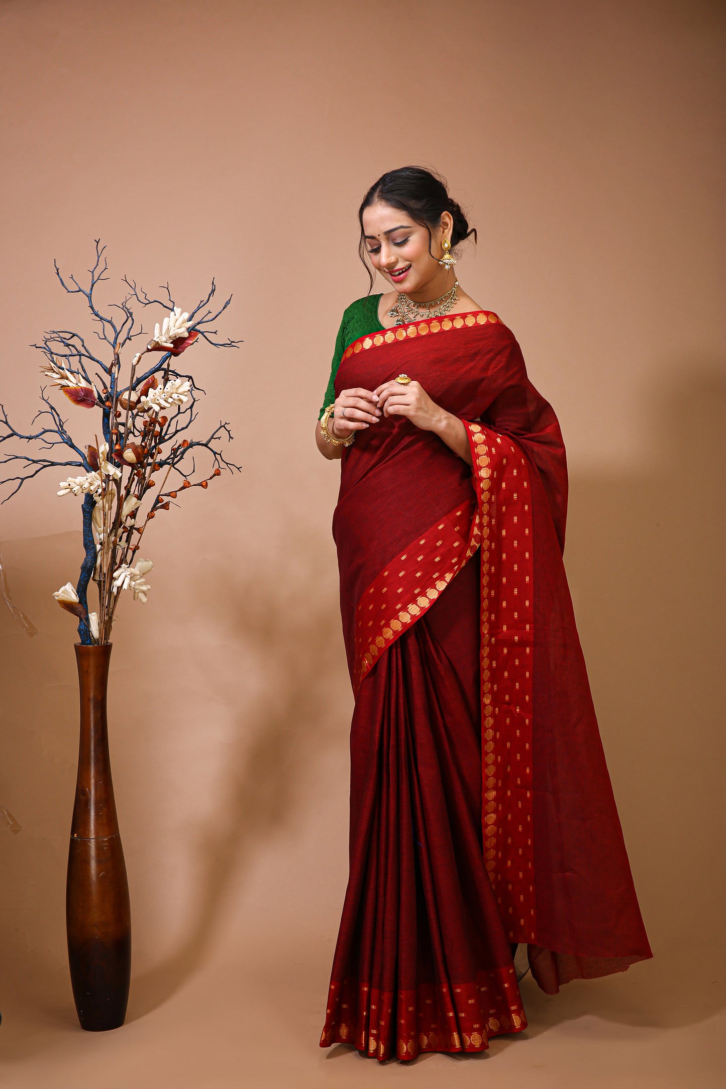 Dori Red Cotton Self Design Saree