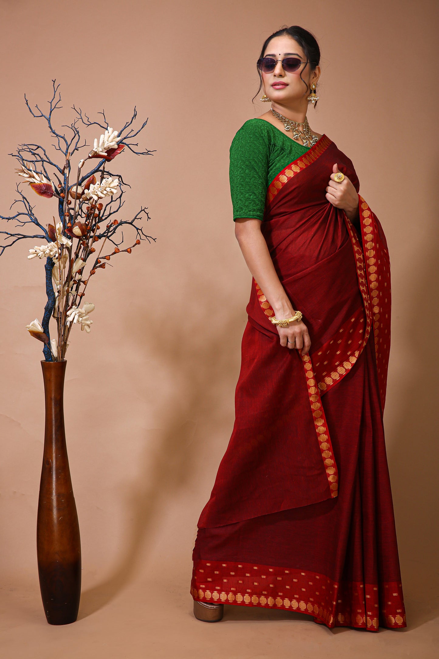 Dori Red Cotton Self Design Saree