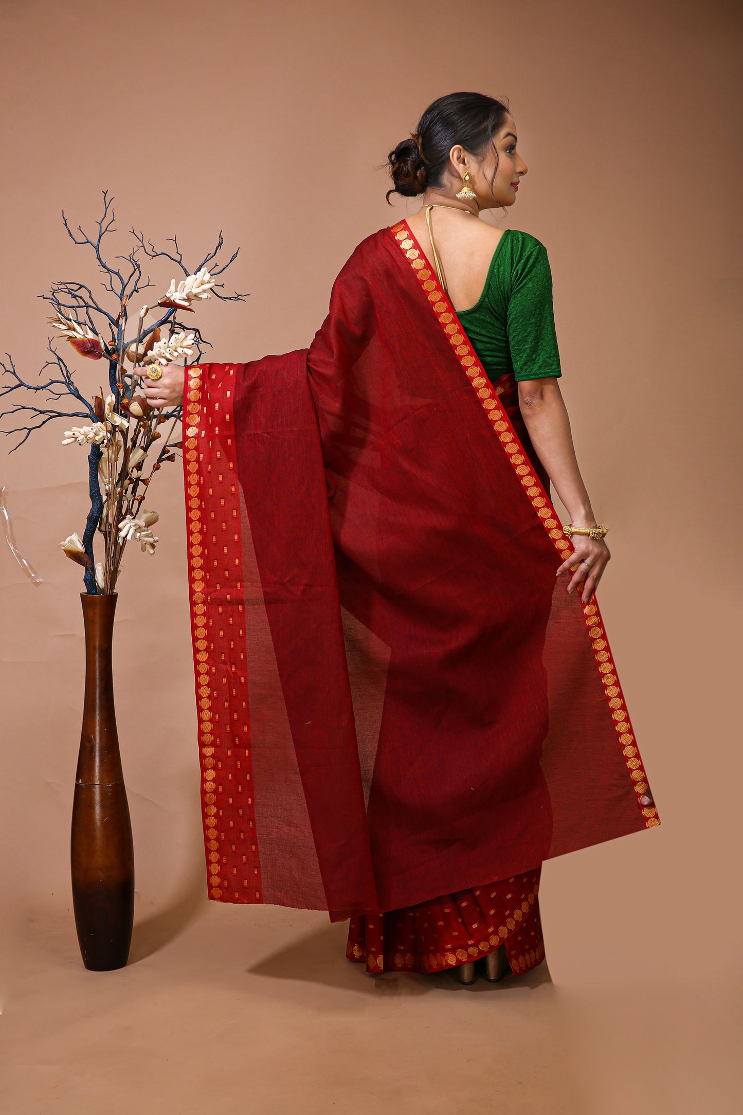 Dori Red Cotton Self Design Saree