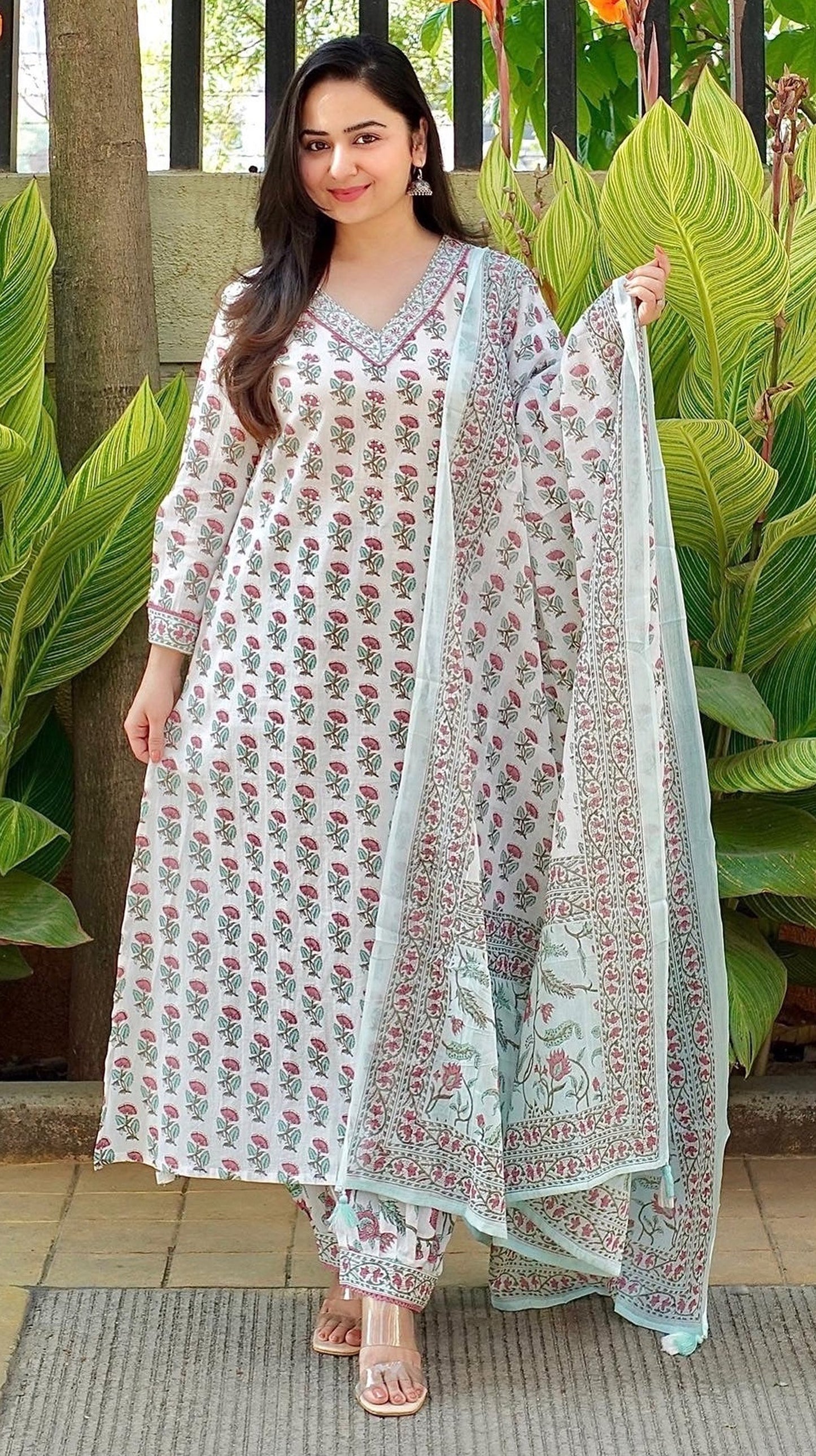 Jyoti Women White Printed Viscose Rayon Kurta And Pant Set