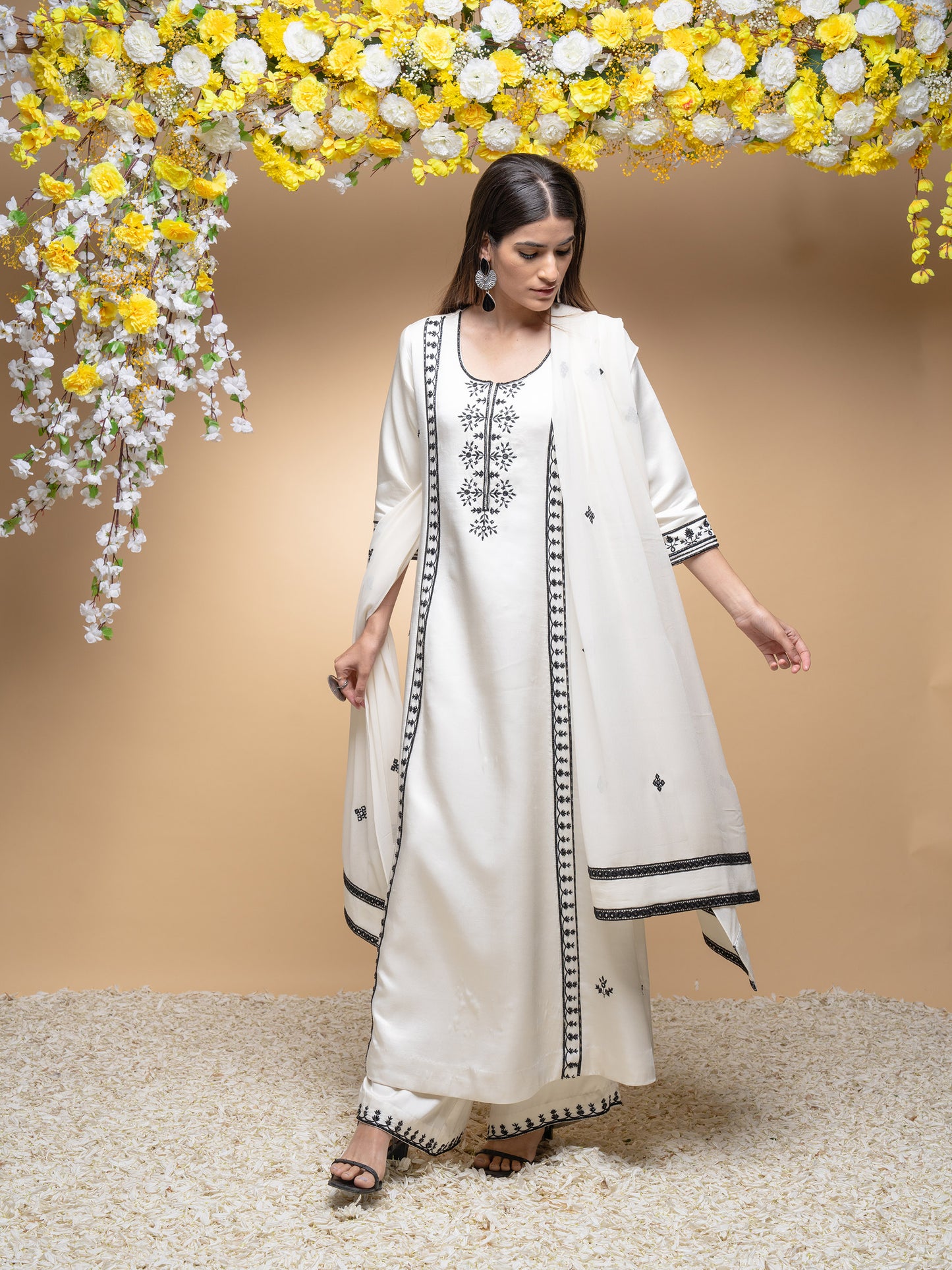 Ivory And Black Classic Kurta Set With Mirror And Dori Work Embroidery