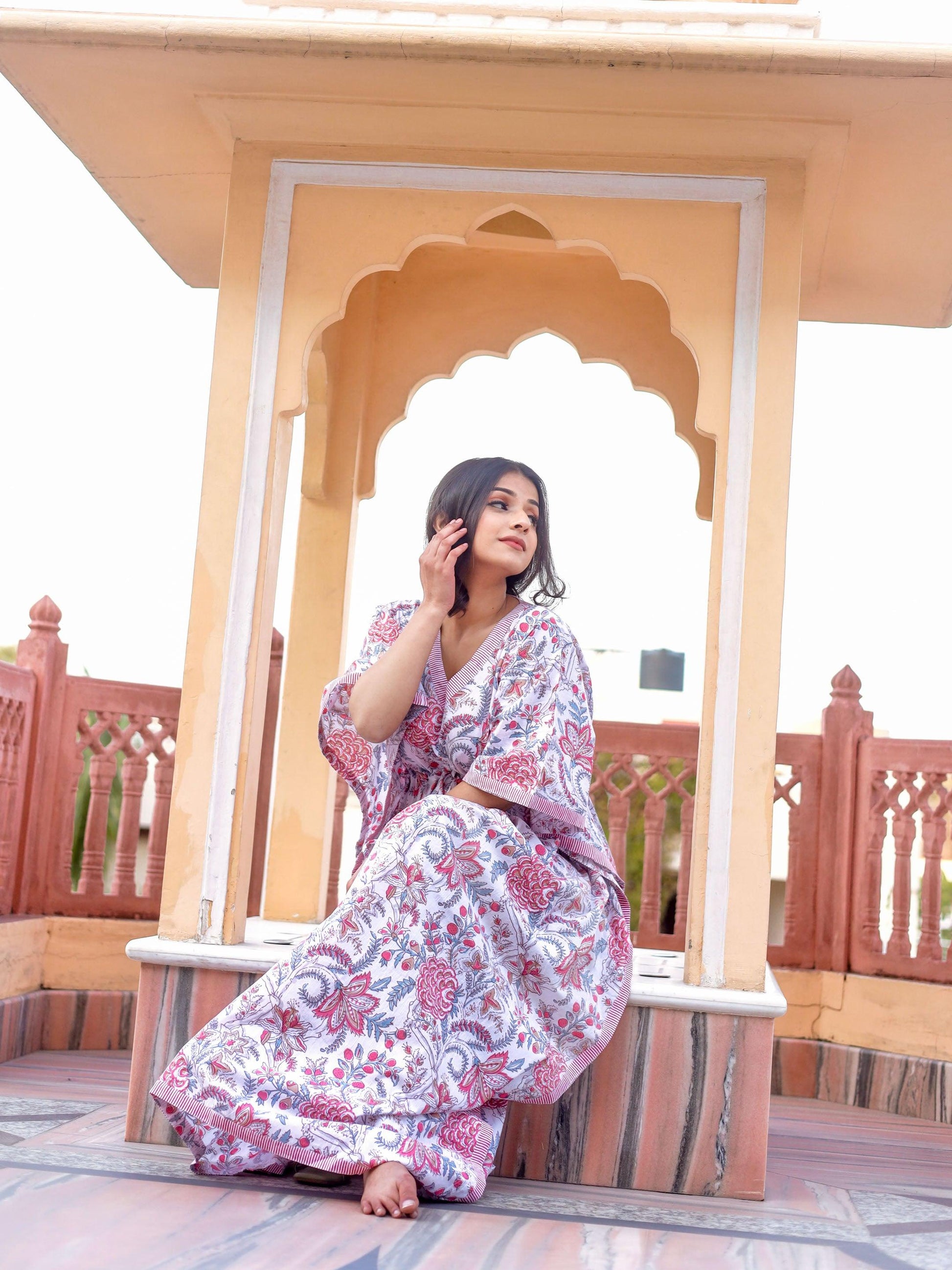 Divena White And Pink Floral Print Kaftan - divenaworld.com