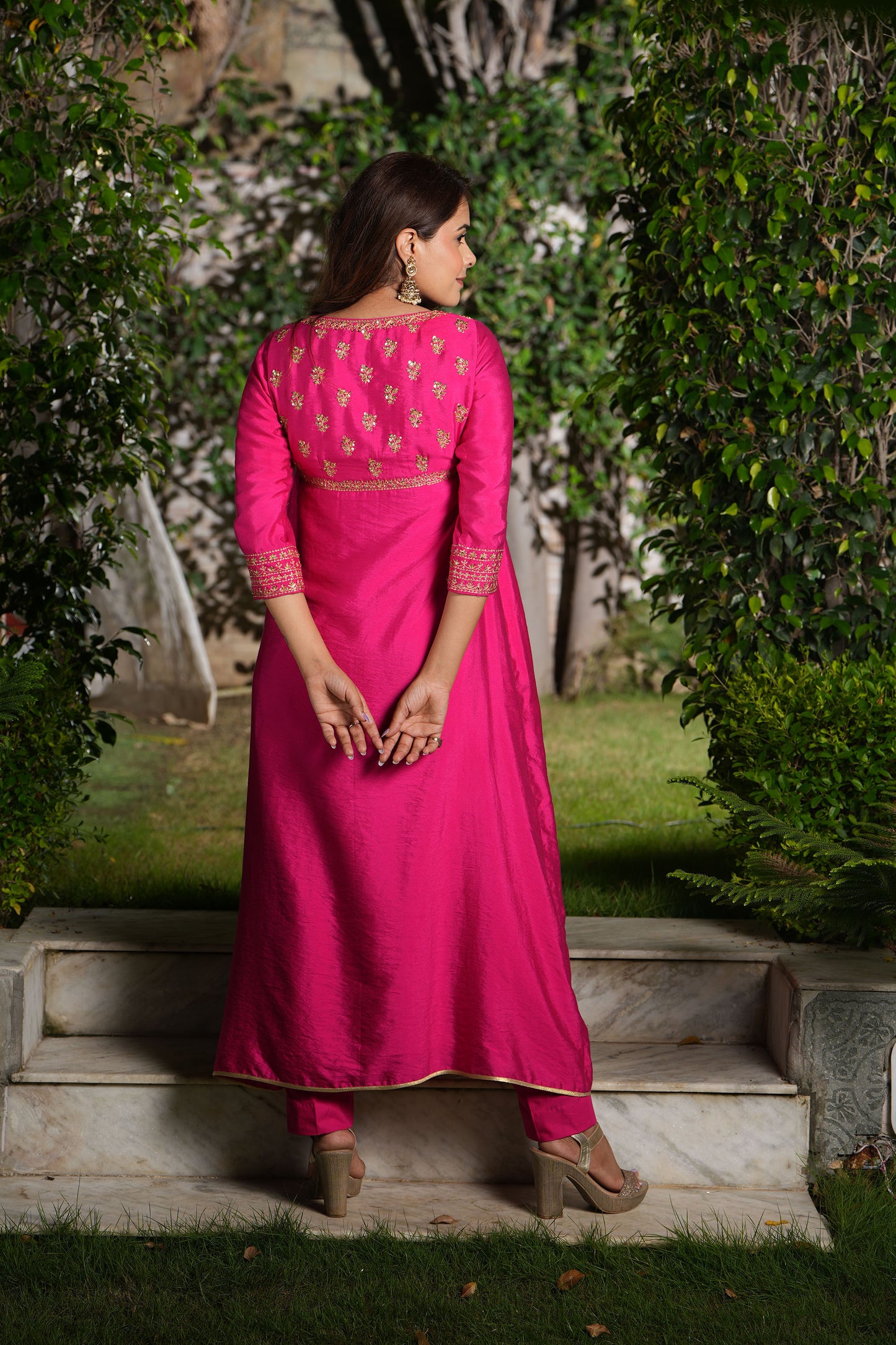 Beetroot Hi-Lo V neck embroidered Pink kurta set