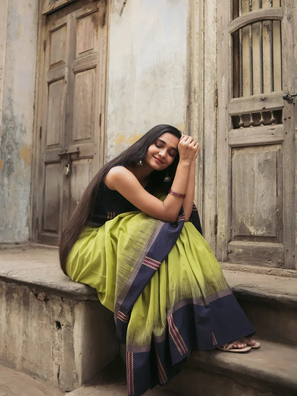 Handloom Green Soft Cotton Saree With Navy Blue Border