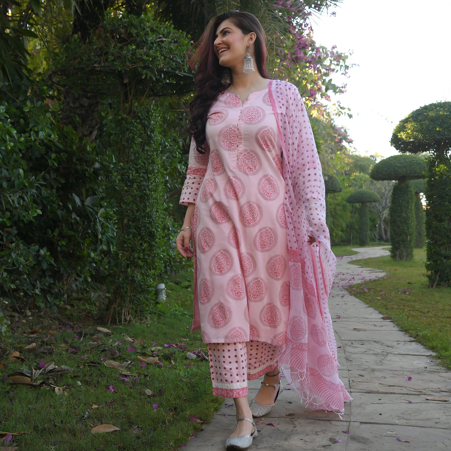 Women Pink And White Printed Viscose Rayon Kurta, Pant And Dupatta Set