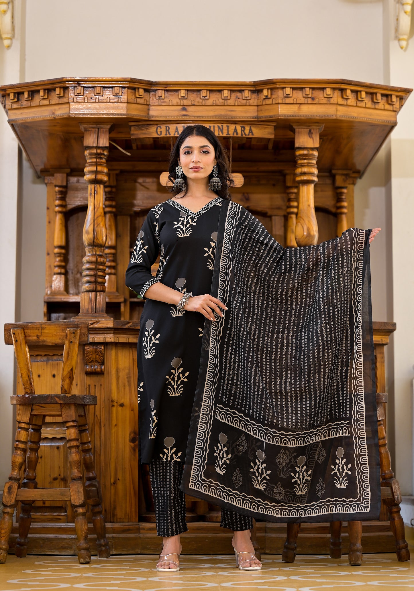 Mumal Women Balck And White Printed Viscose Rayon Kurta, Pant And Dupatta Set