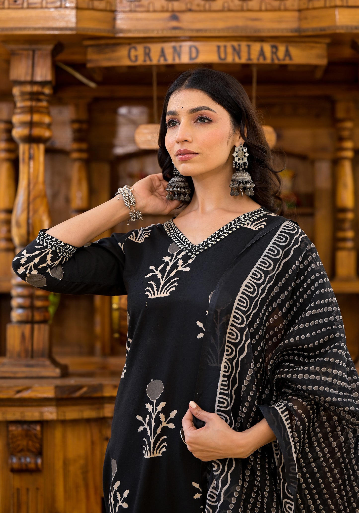 Mumal Women Balck And White Printed Viscose Rayon Kurta, Pant And Dupatta Set