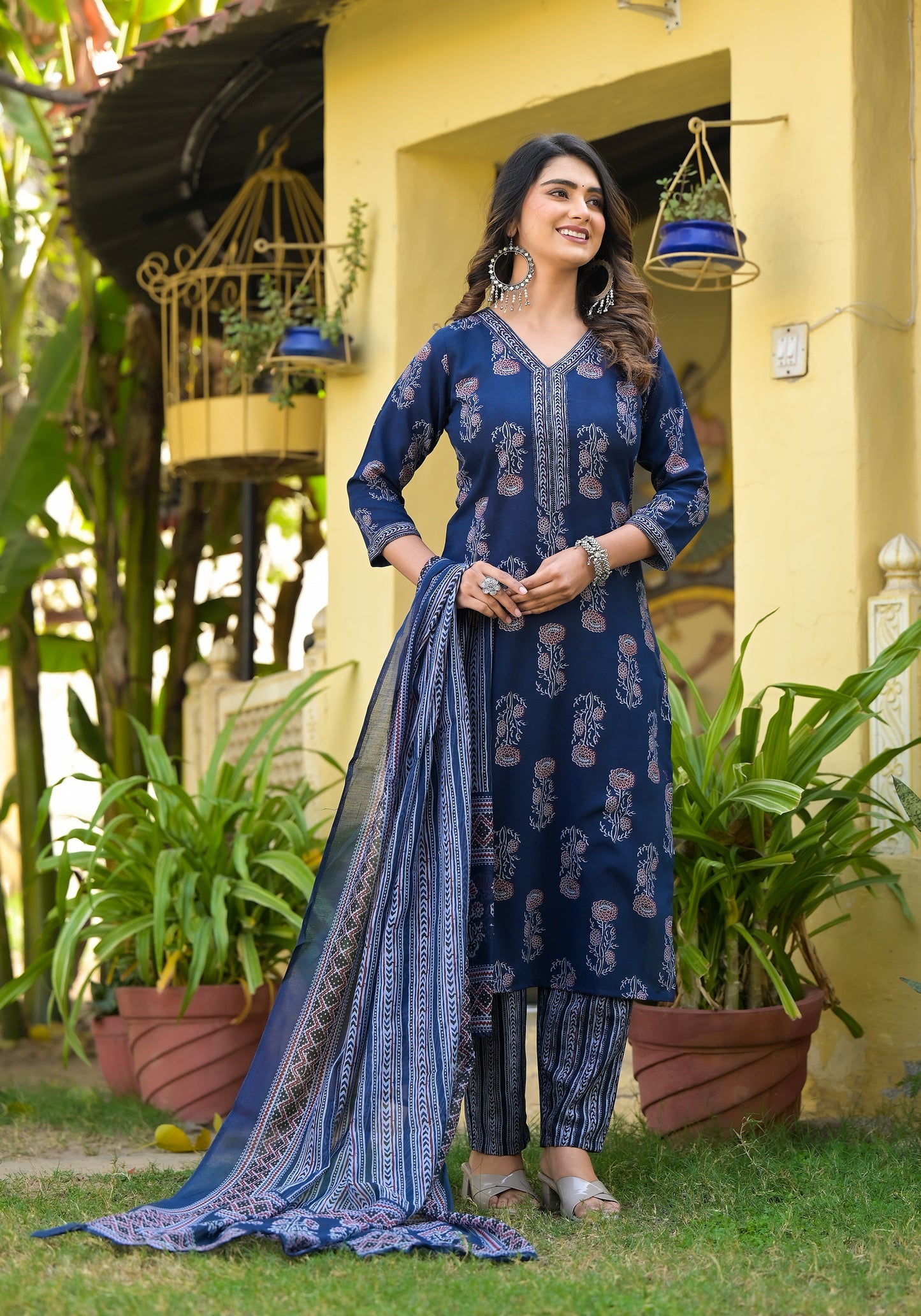 Women Blue Printed Viscose Rayon Kurta, Pant And Dupatta Set