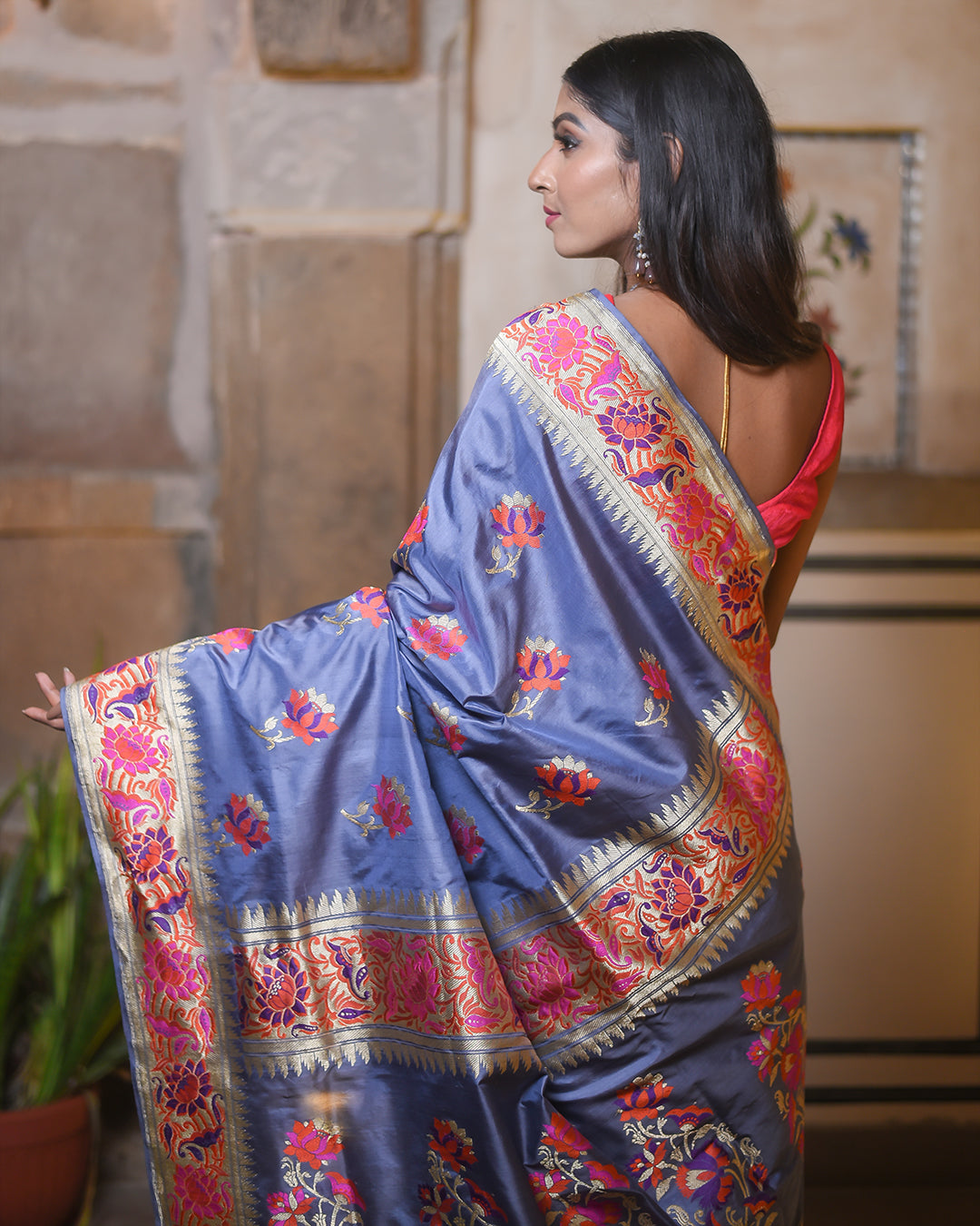 Steel Grey Handwoven Kadwa Katan Silk Saree - Panaya