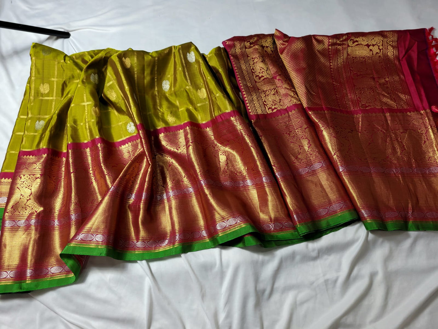 Mehendi Green with Maroon Pallu Pure Gadwal Pattu handloom Saree