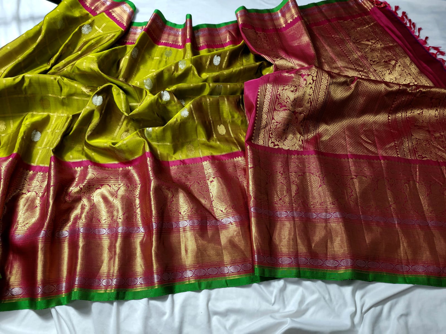 Mehendi Green with Maroon Pallu Pure Gadwal Pattu handloom Saree