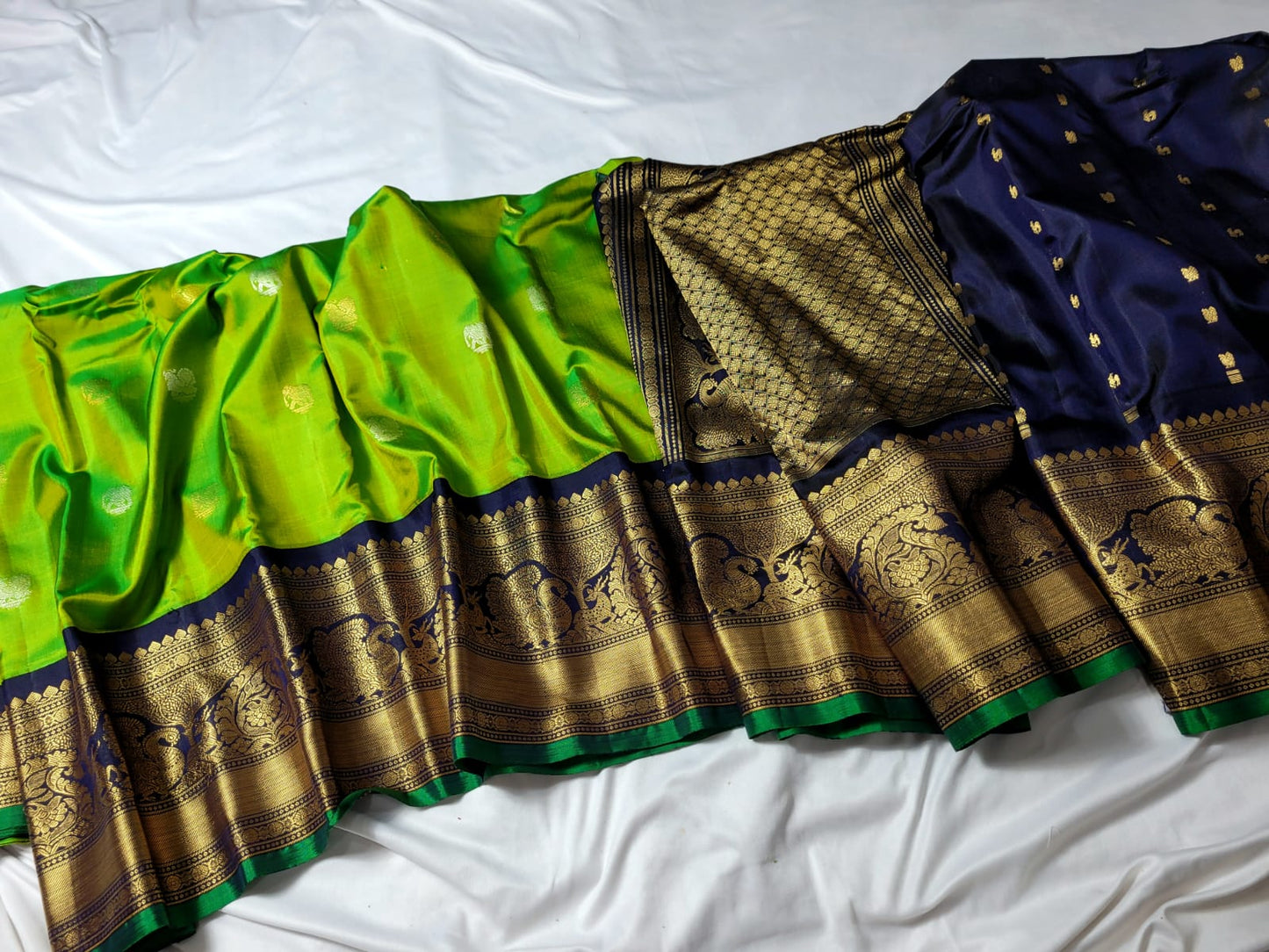 Green with Dark Blue Pallu Pure Gadwal Pattu handloom Saree