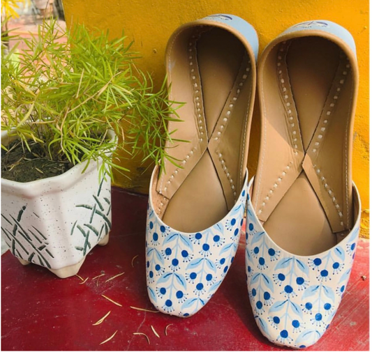 Handpainted Blue Blossom Juttis