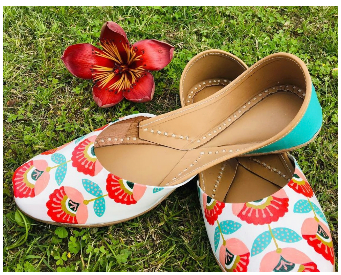 Expertly crafted and handpainted, our Floral Blast Juttis bring a touch of elegance to your outfit. Made with high-quality materials and intricate designs, these jut