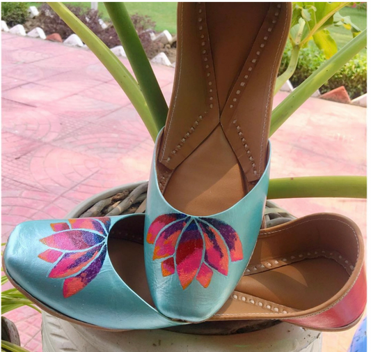 Handpainted Metallic Lotus Juttis