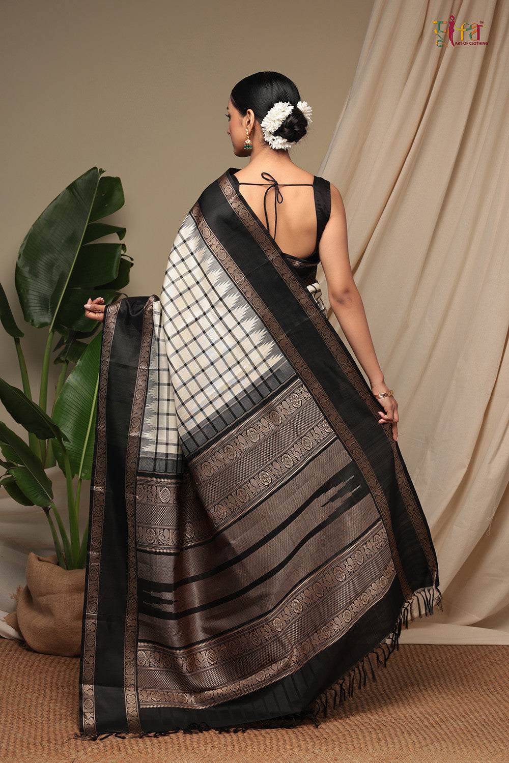 Handloom Off-White Pure Silk Kanchi Saree With All Over Check