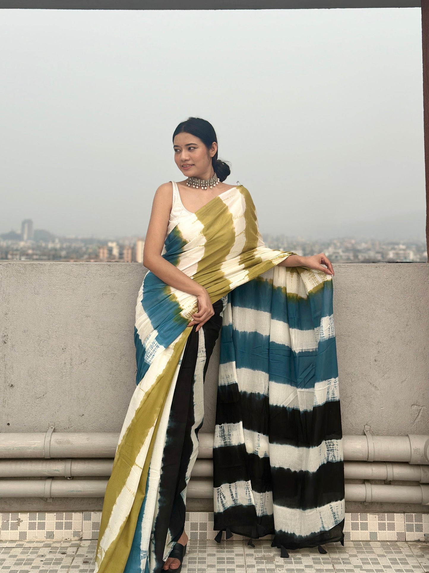 Sagar Kinare - Tie & Dye Shibori Print Natural Dyed - White Mulmul Cotton Saree