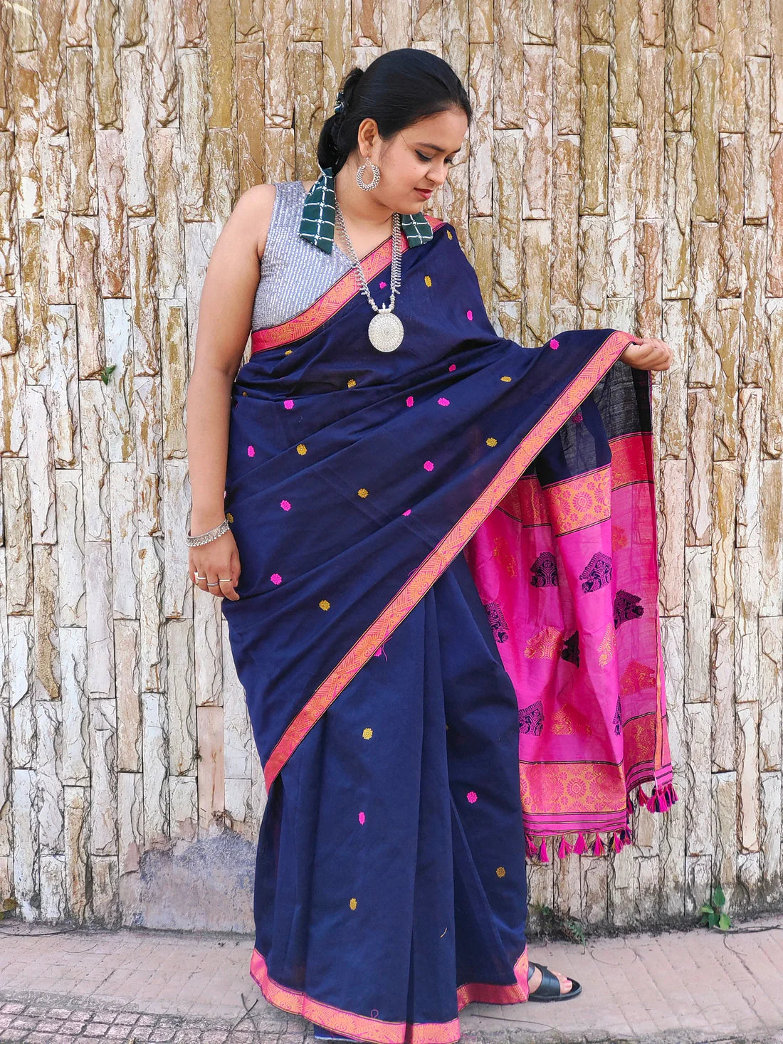 Dosti Dark Blue handloom Cotton saree