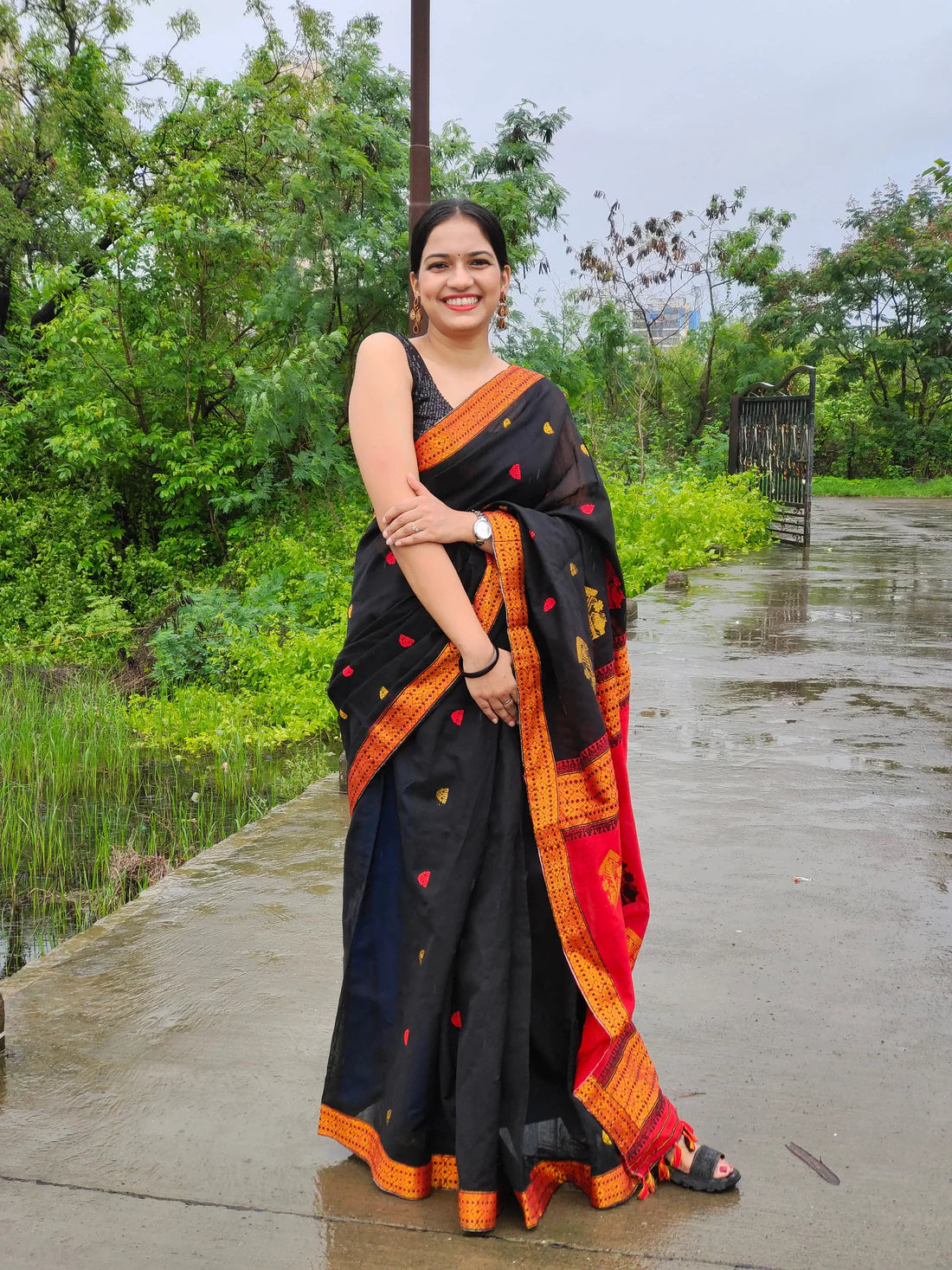 Title Black Cotton Handloom saree