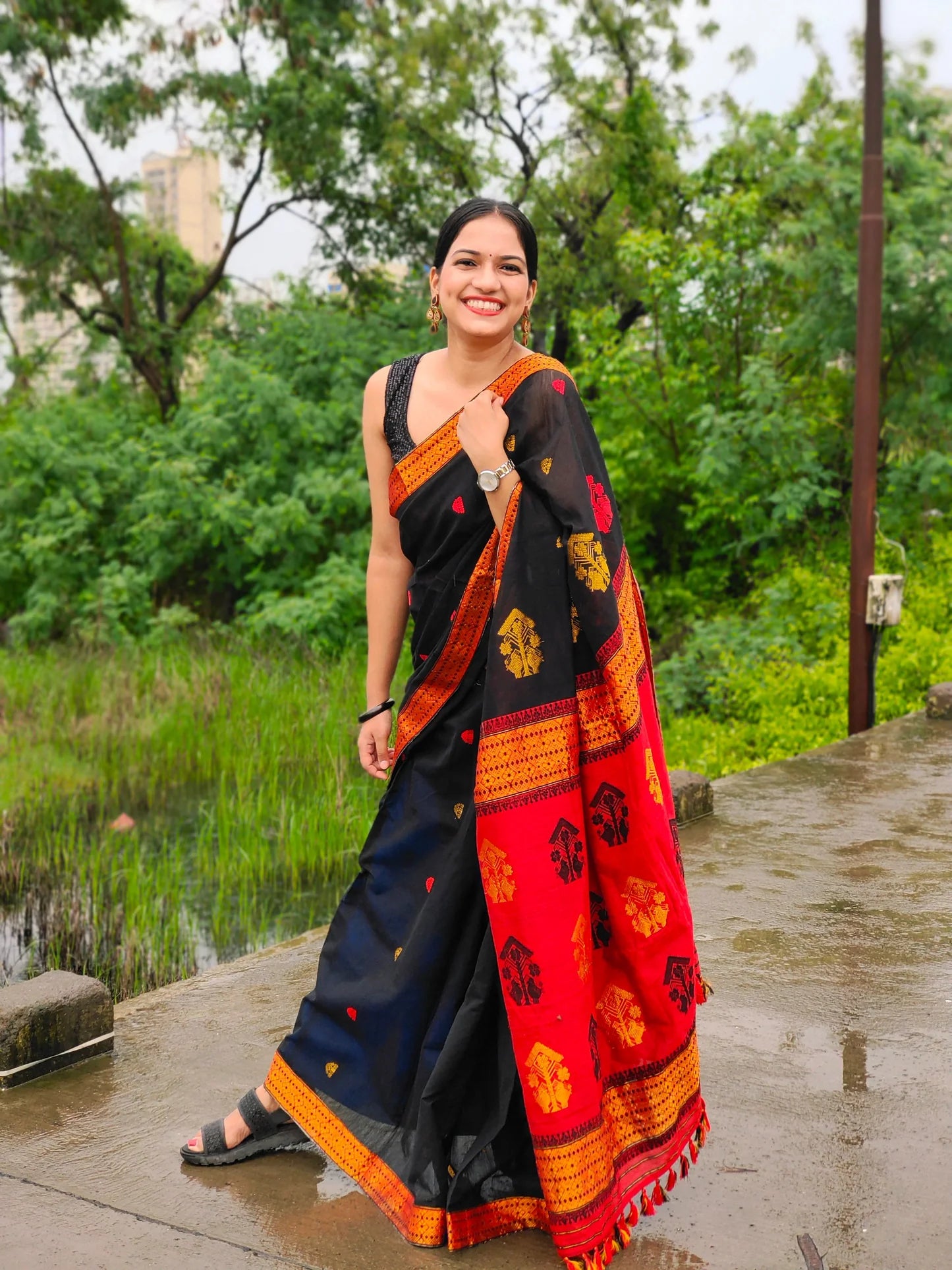 Title Black Cotton Handloom saree