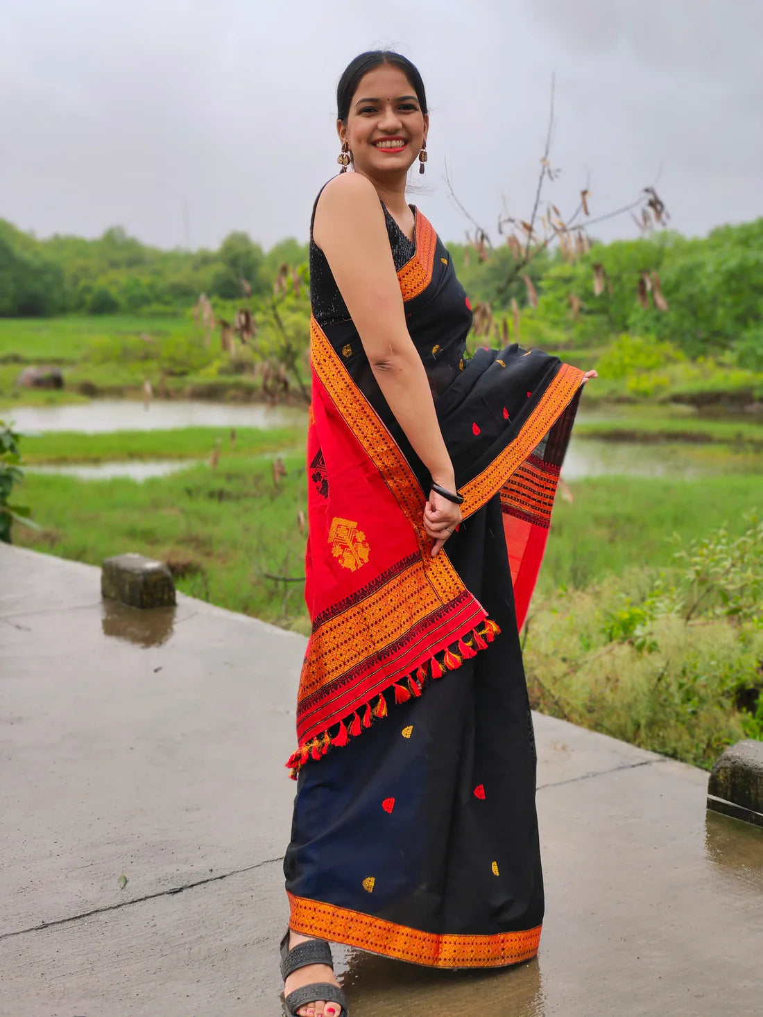 Title Black Cotton Handloom saree