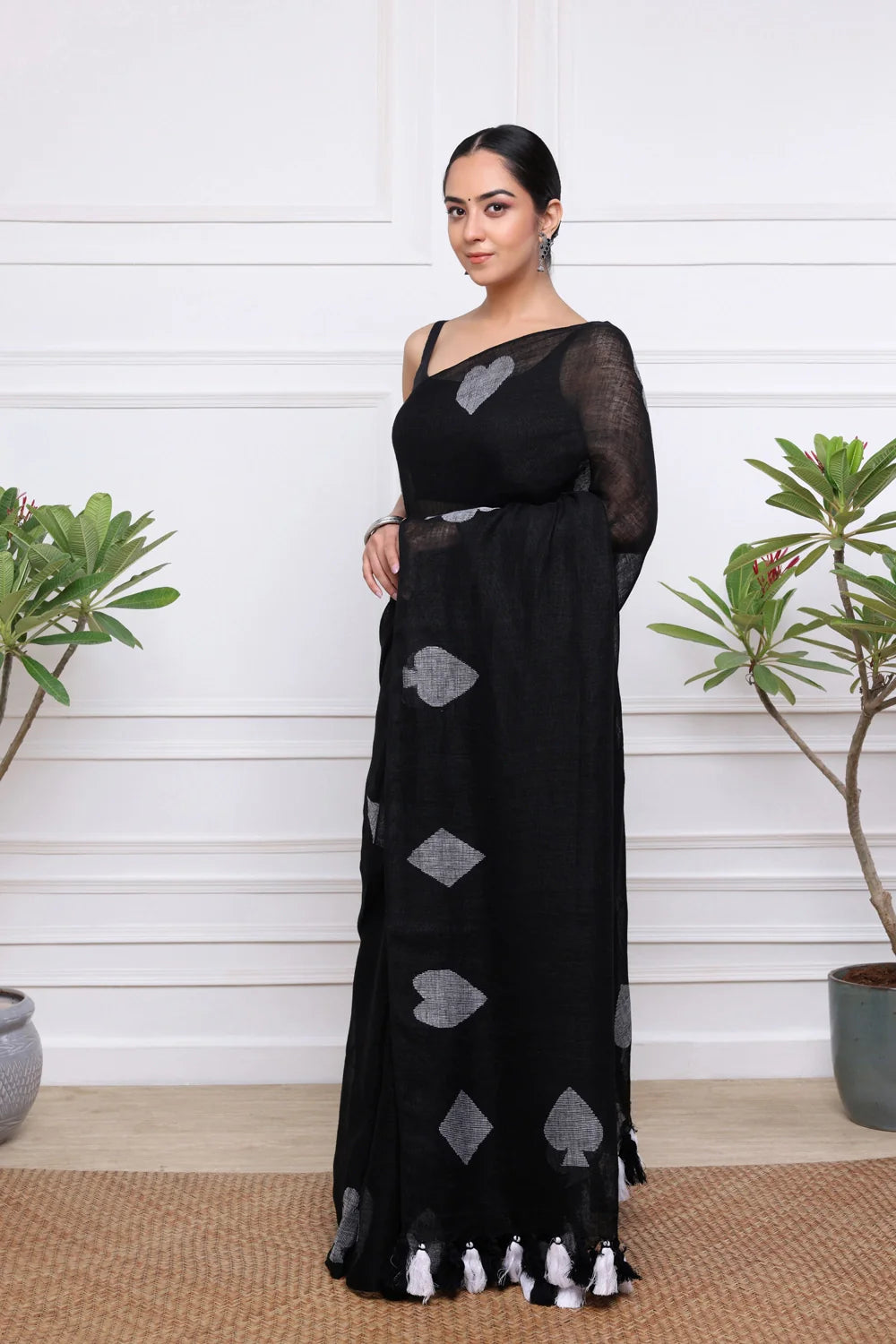 Handloom Black Pure Linen Teen Patti Jamdani Saree