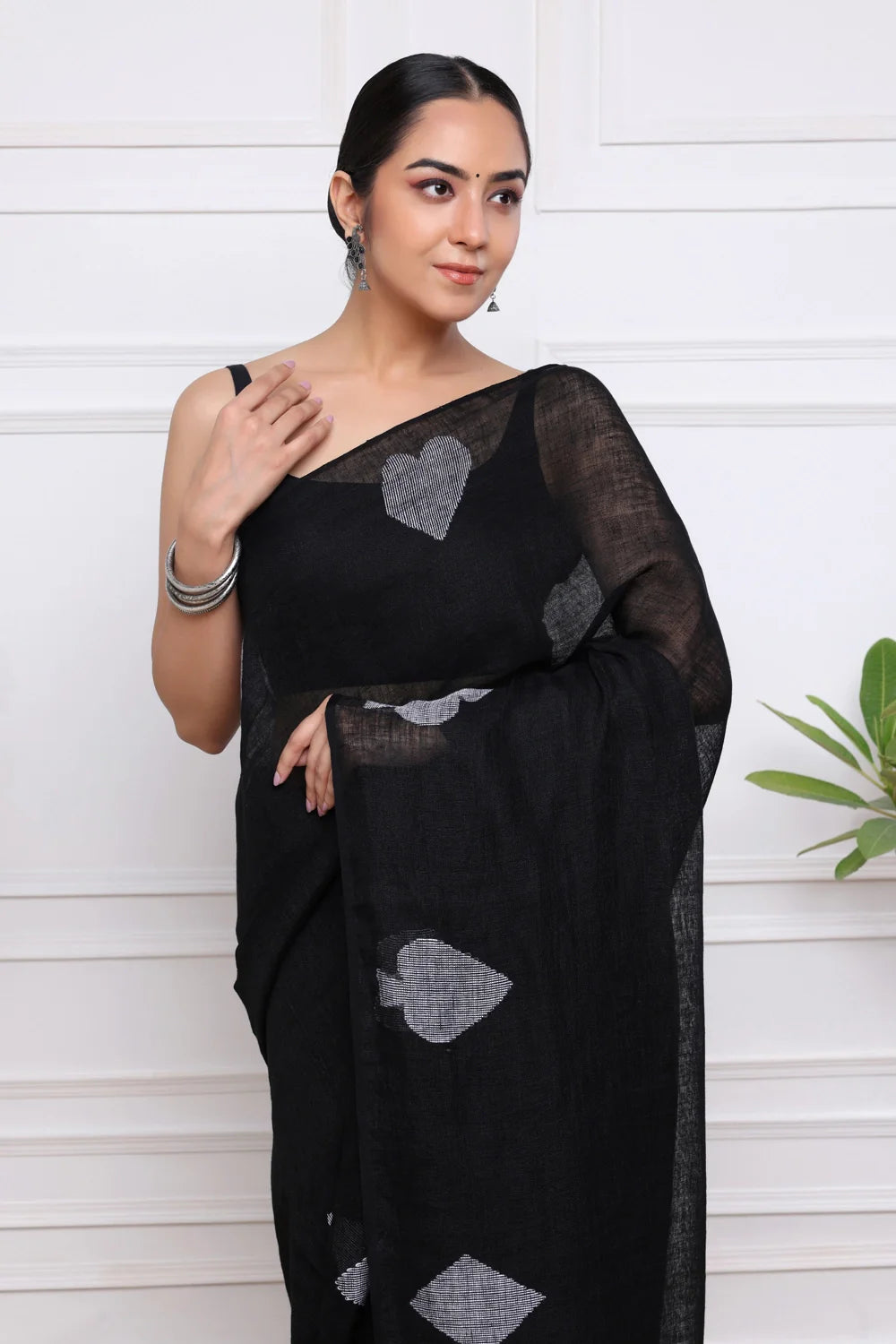 Handloom Black Pure Linen Teen Patti Jamdani Saree