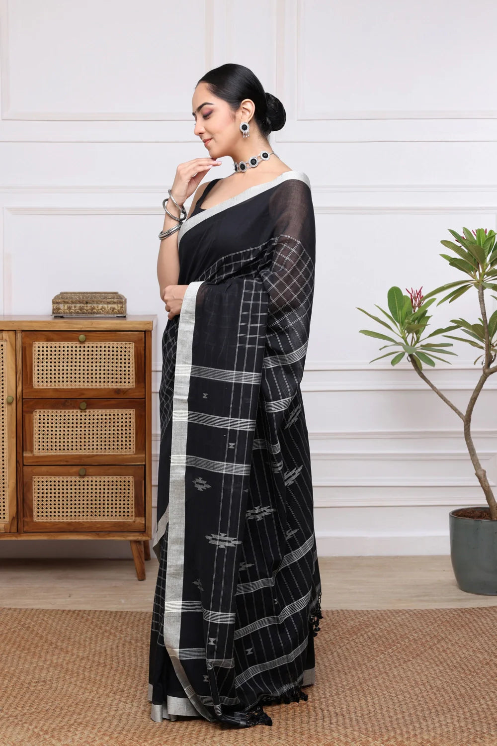 Handloom Black Check Mulmul Jamdani Saree