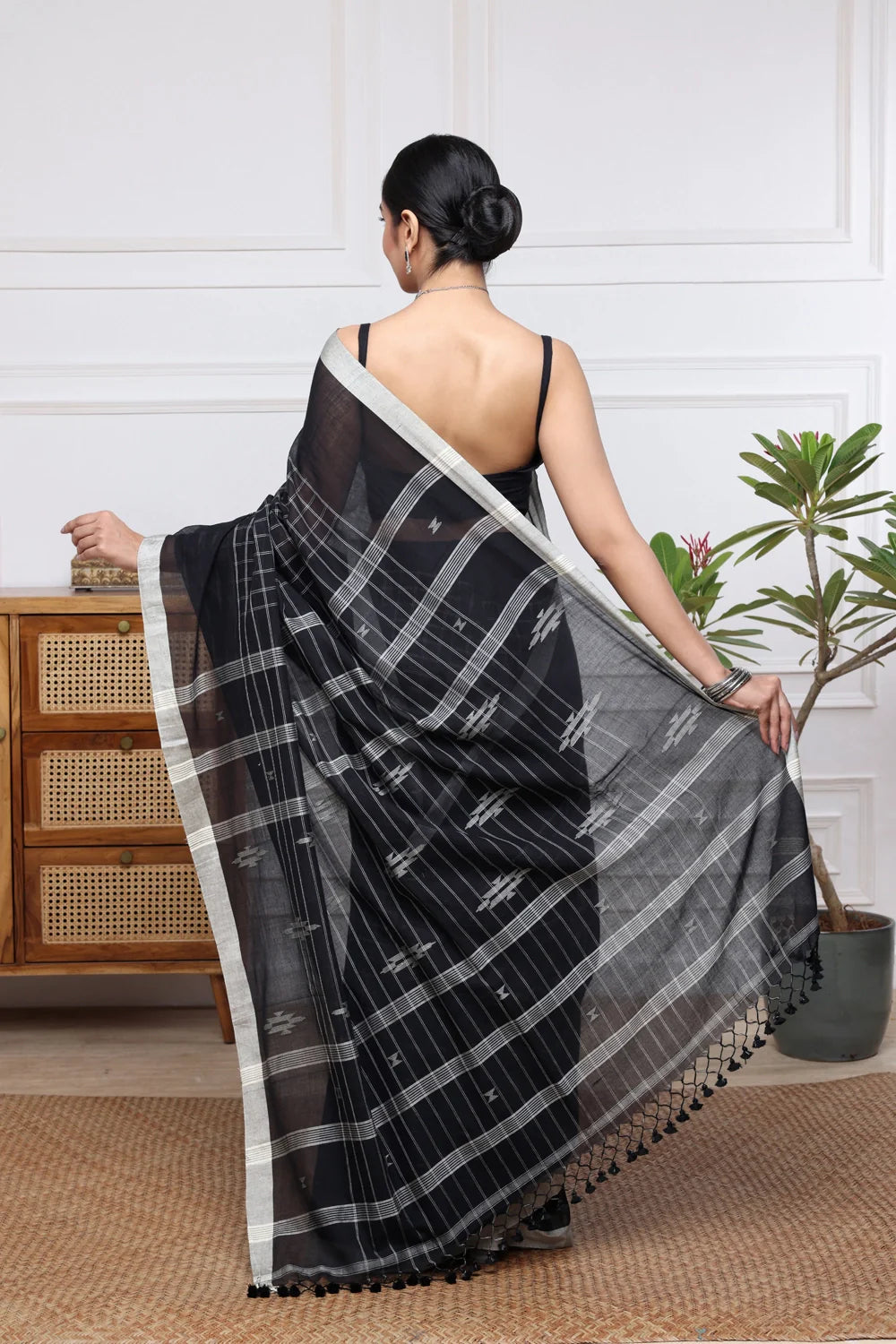 Handloom Black Check Mulmul Jamdani Saree