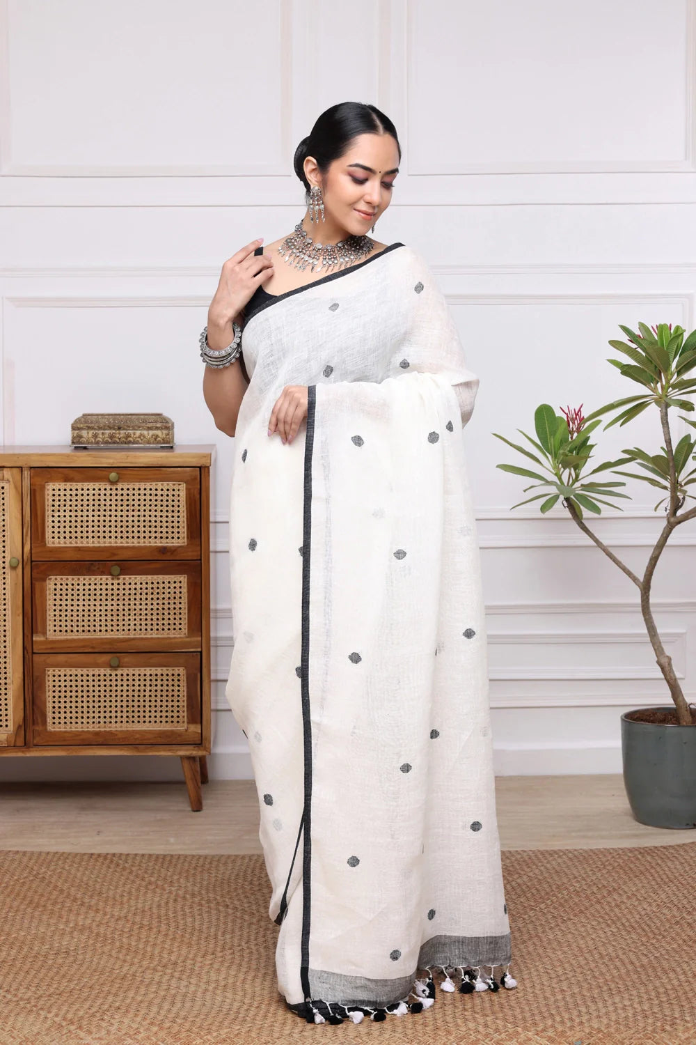 Handloom White Pure Linen Jamdani Saree with Grey Polka Motifs