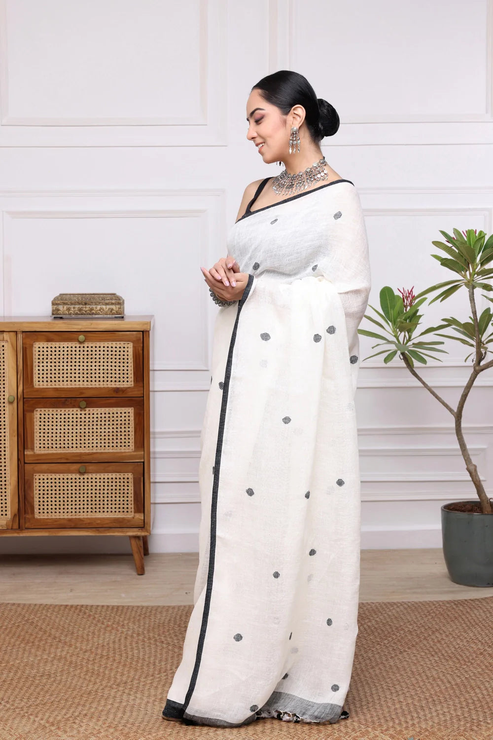 Handloom White Pure Linen Jamdani Saree with Grey Polka Motifs