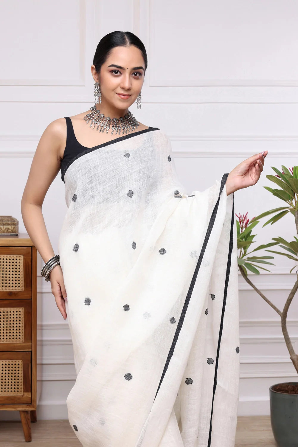 Handloom White Pure Linen Jamdani Saree with Grey Polka Motifs