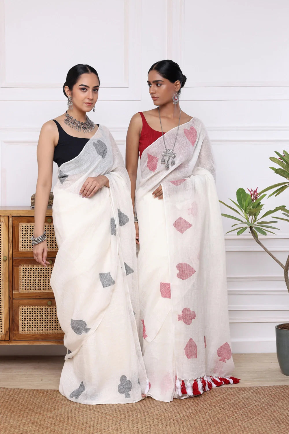 Handloom White & Black Pure Linen Teen Patti Jamdani Saree