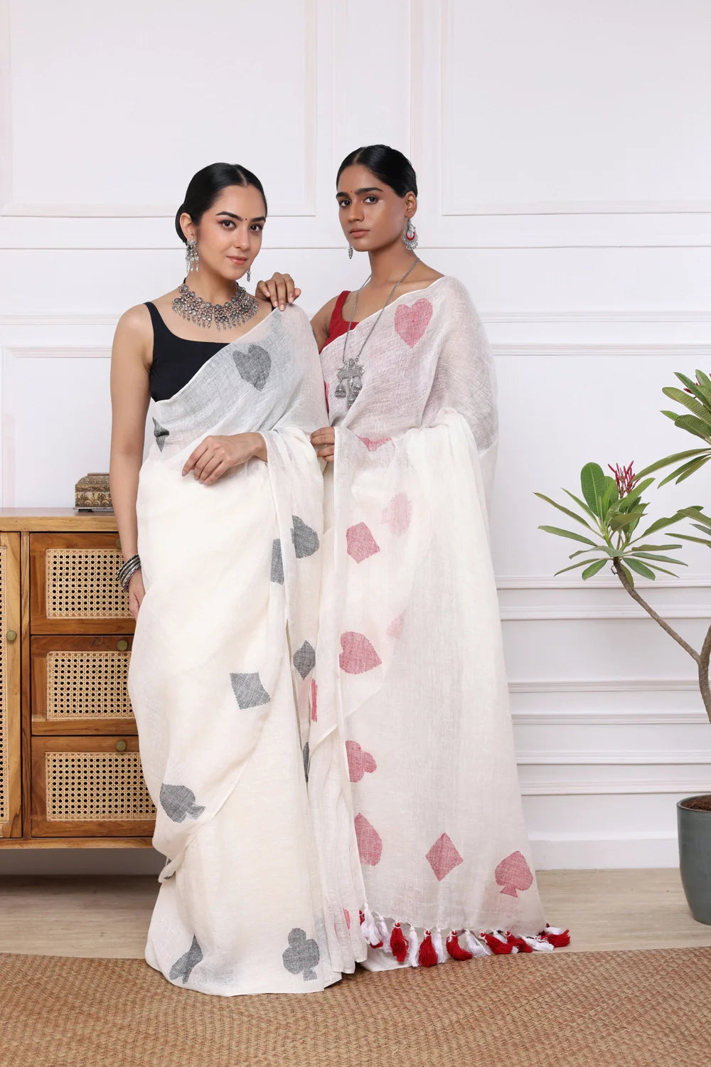 Handloom White & Black Pure Linen Teen Patti Jamdani Saree