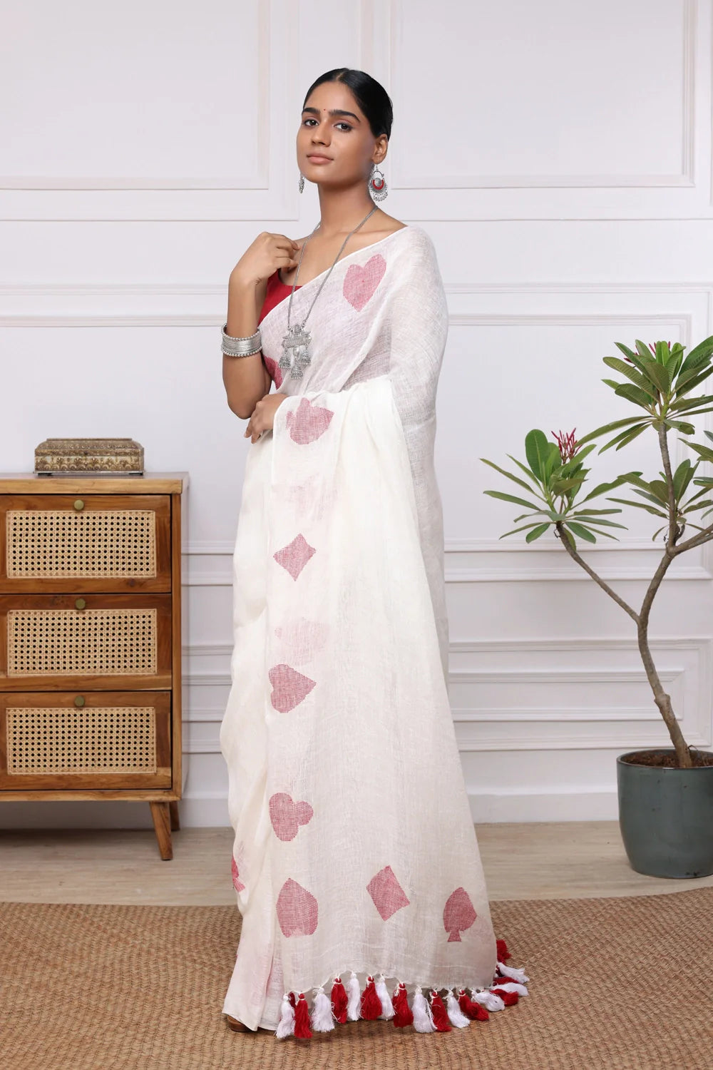 Handloom White & Red Pure Linen Teen Patti Jamdani Saree