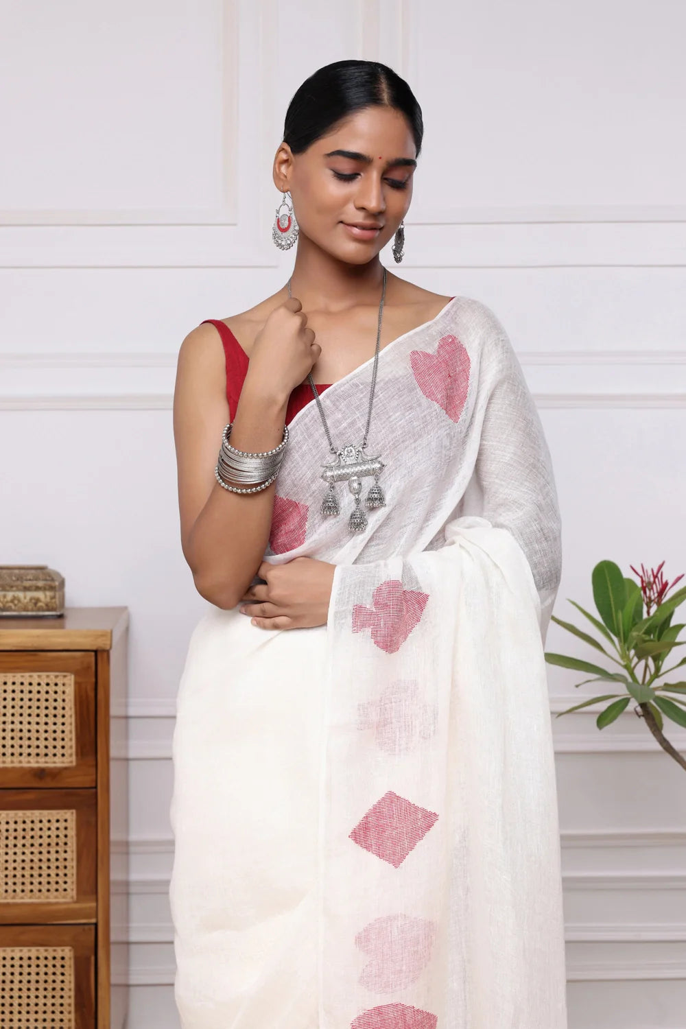 Handloom White & Red Pure Linen Teen Patti Jamdani Saree