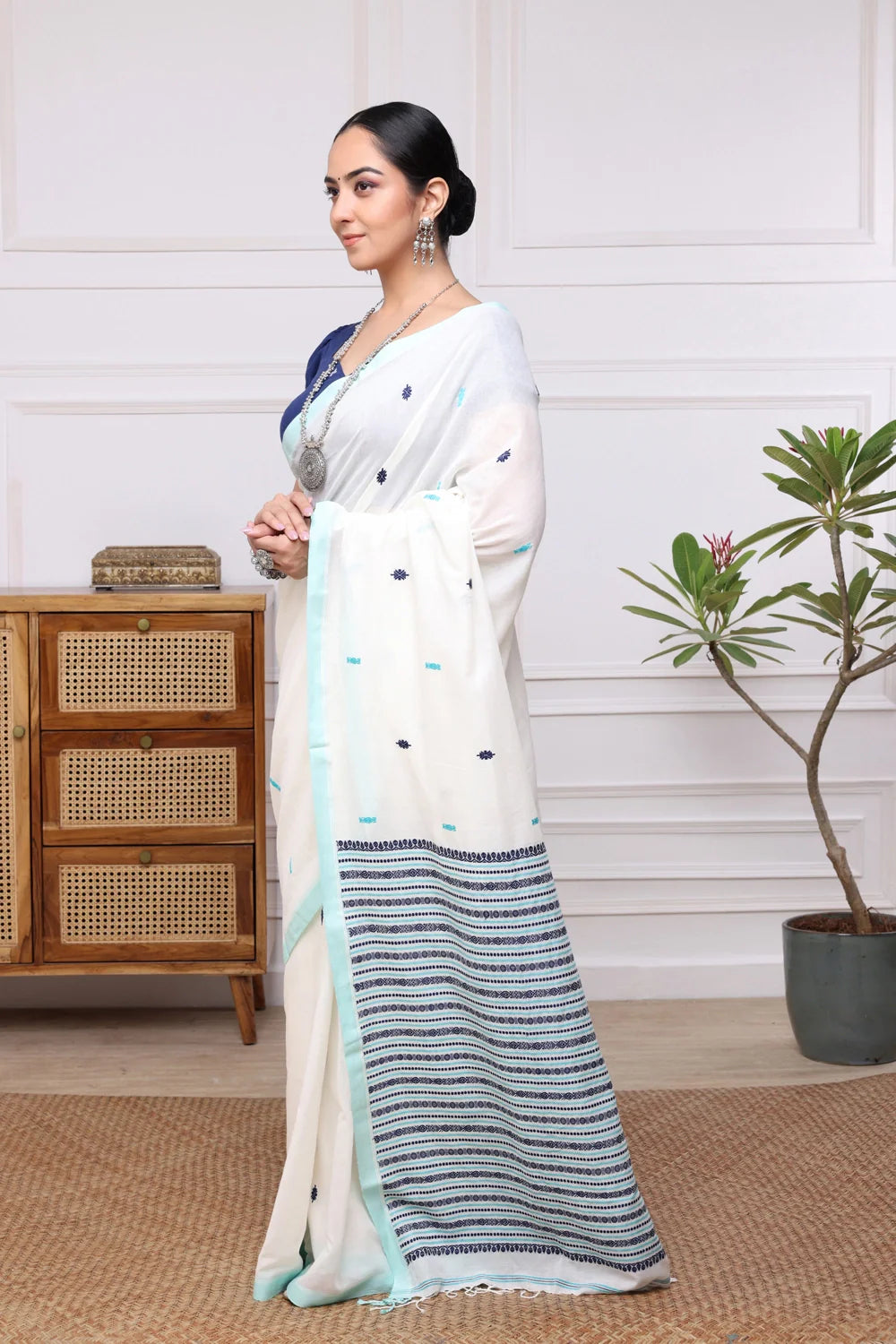 Handloom Pure Cotton White Saree With Aqua Green Border