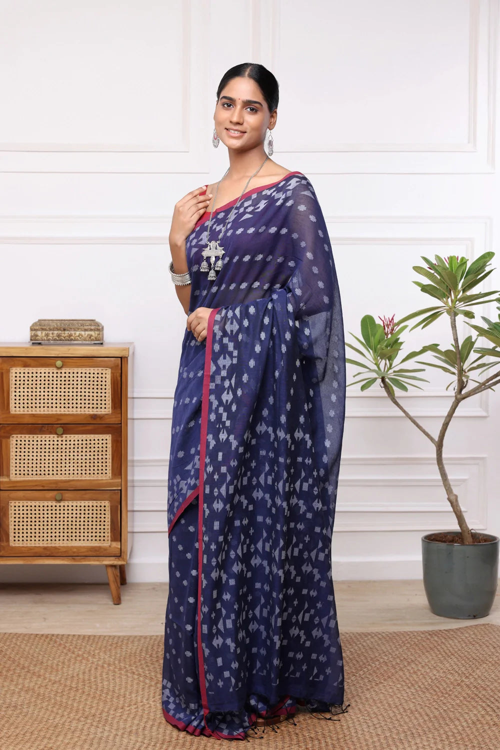 Handloom Navy Blue Mul Cotton Jamdani Saree