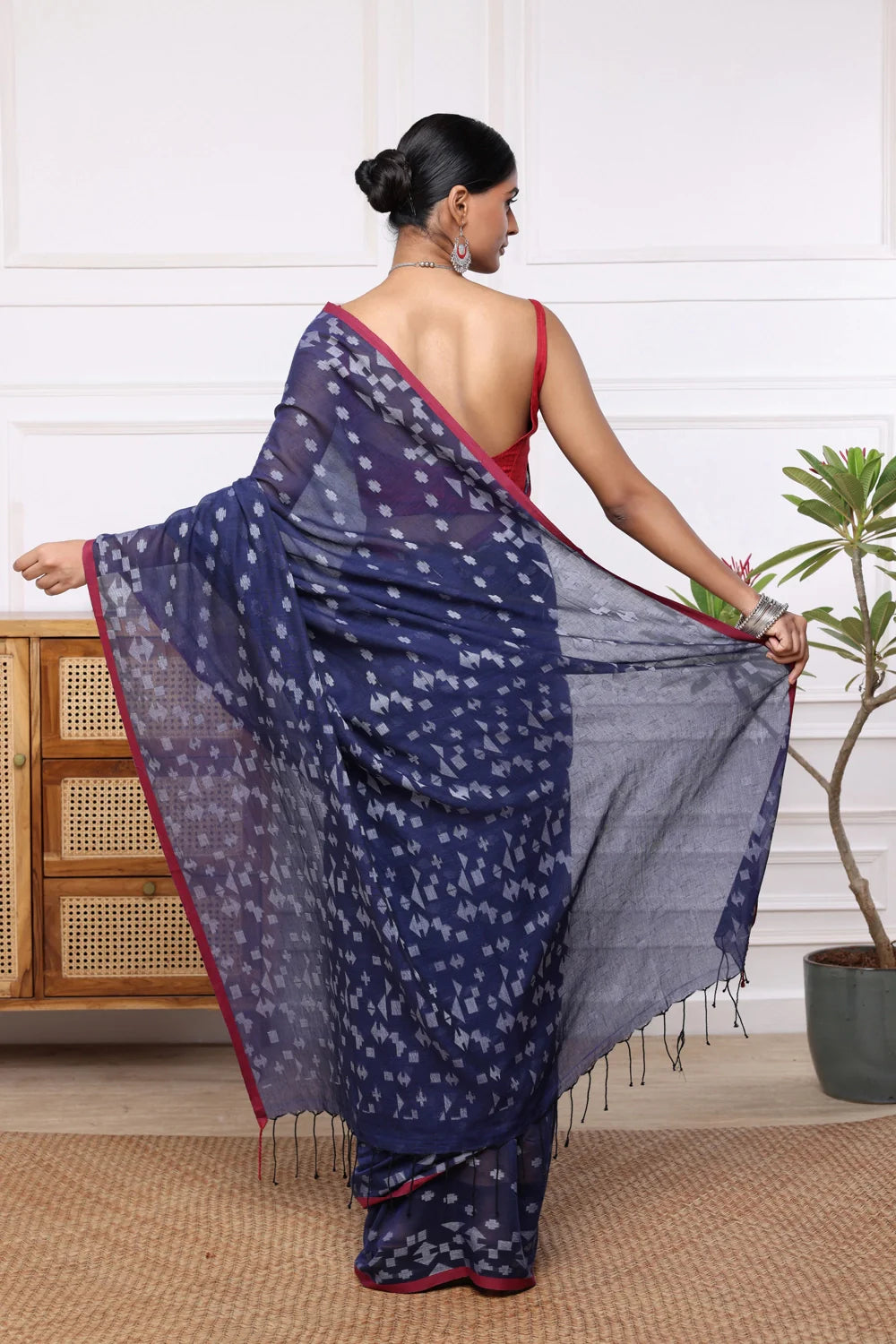 Handloom Navy Blue Mul Cotton Jamdani Saree