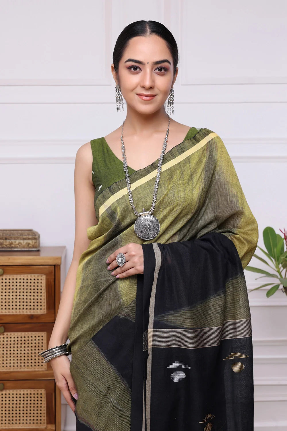 Handloom Black & Green Mul Cotton Jamdani Saree