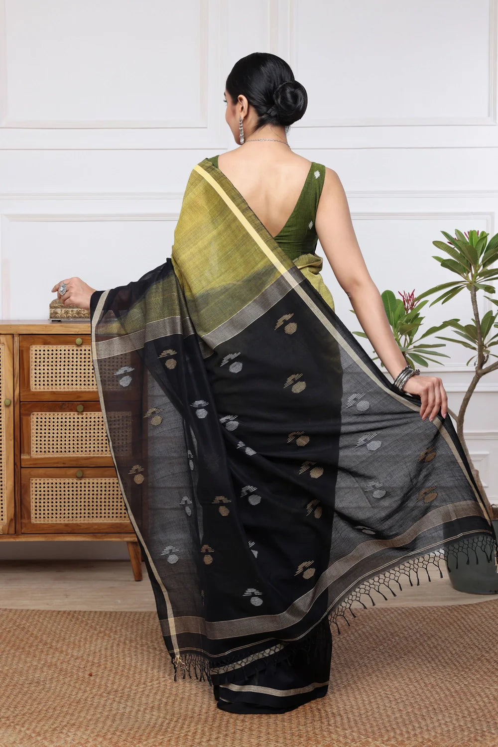 Handloom Black & Green Mul Cotton Jamdani Saree