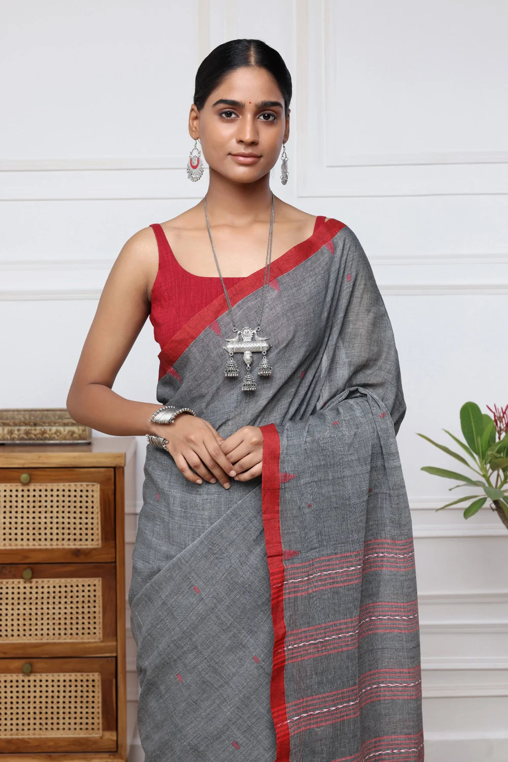 Handloom Grey Mul Cotton Jamdani Saree with Red Border