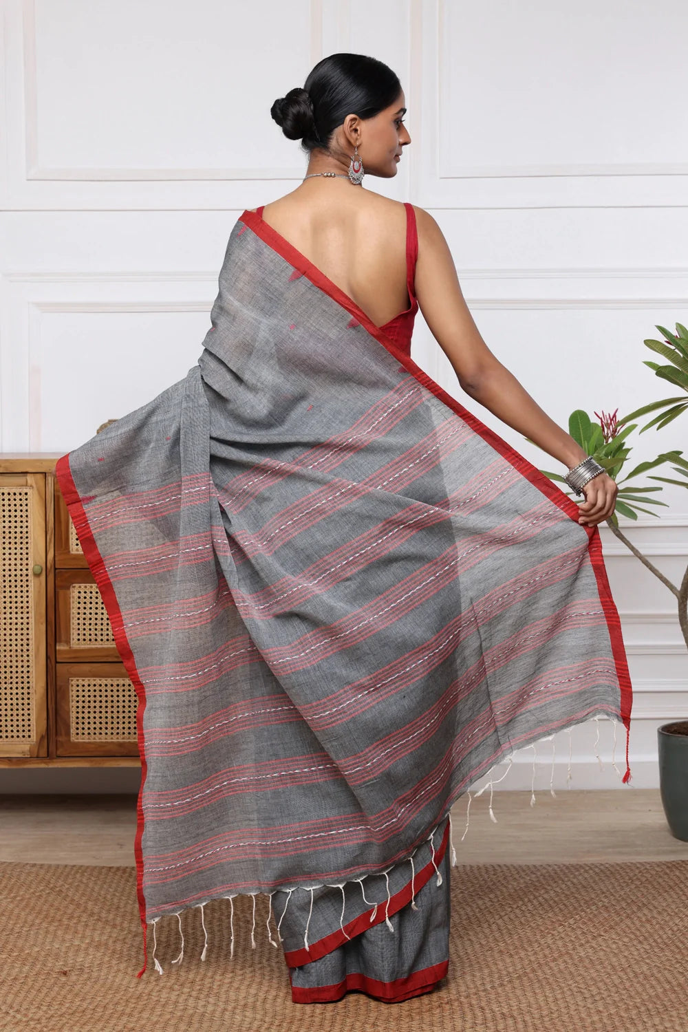 Handloom Grey Mul Cotton Jamdani Saree with Red Border