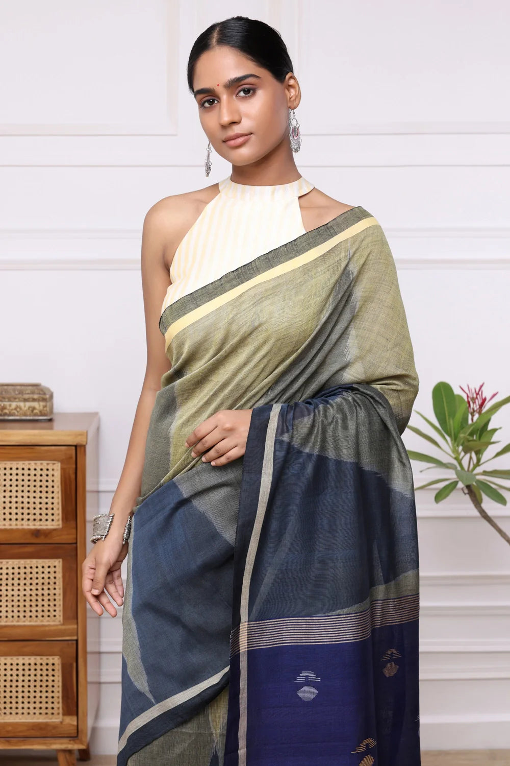 Handloom Navy Blue & Green Mul Cotton Jamdani Saree