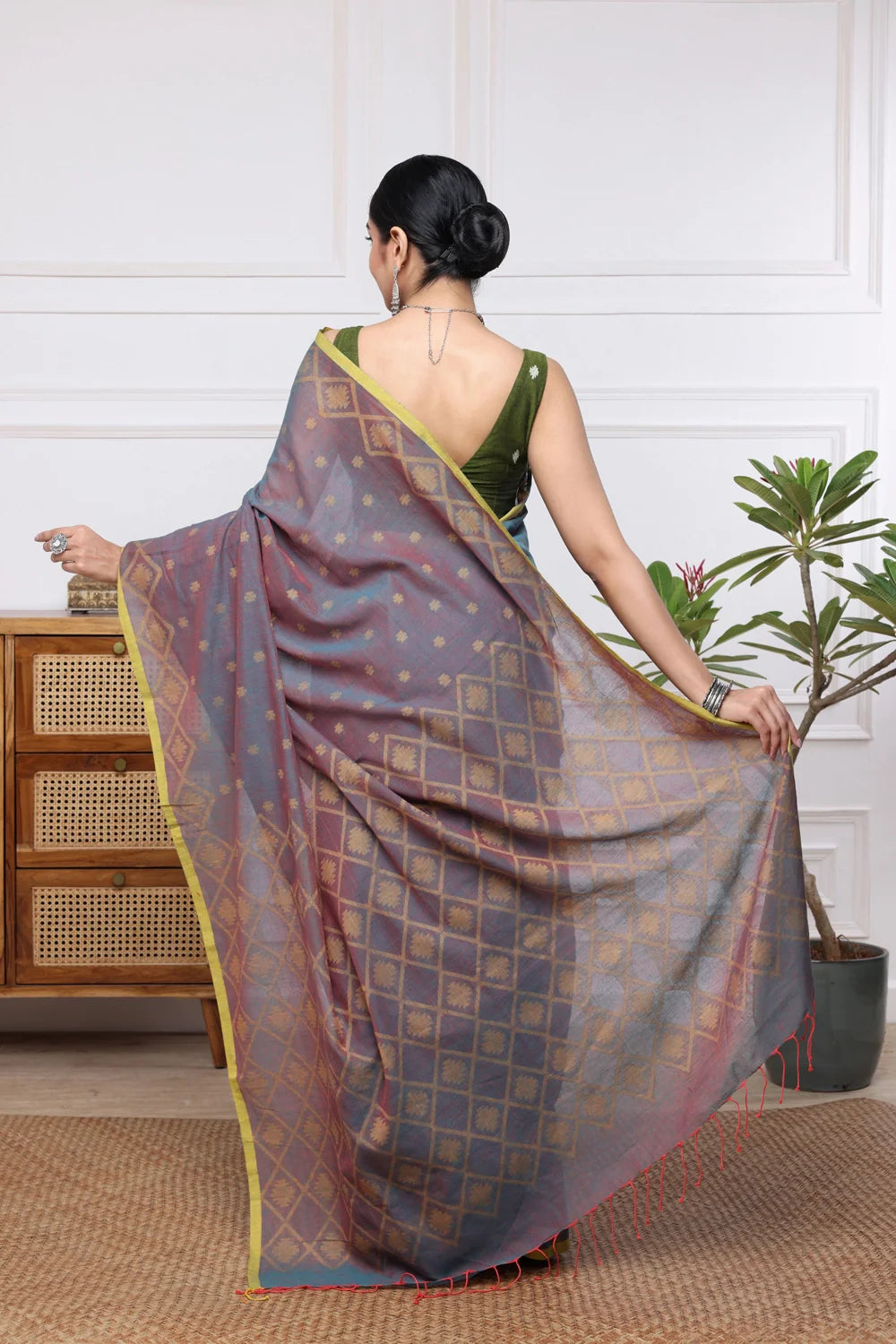 Handloom Fern Green Mul Cotton Jamdani Saree